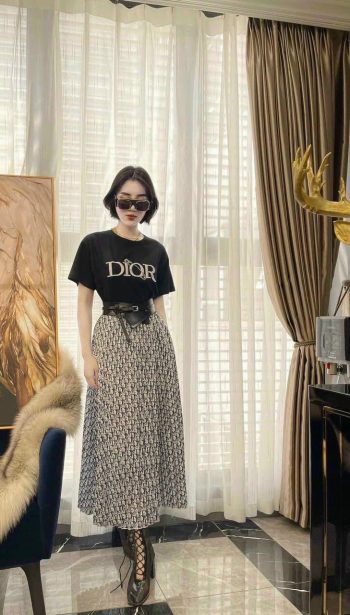 ست تیشرت و دامن  DIOR