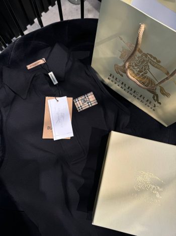 تاپ burberry