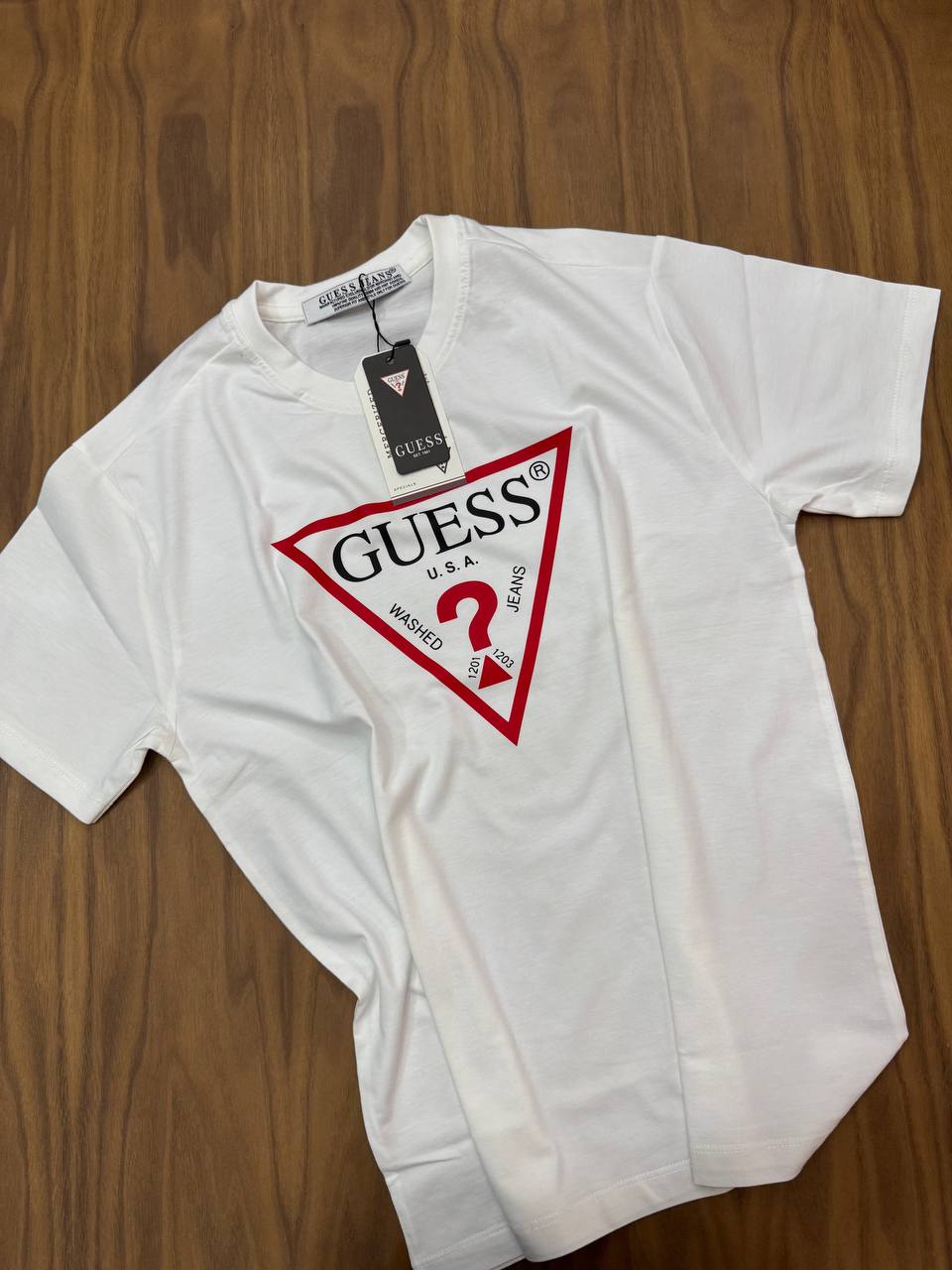 تیشرت لوگو قرمز guess - Image 4
